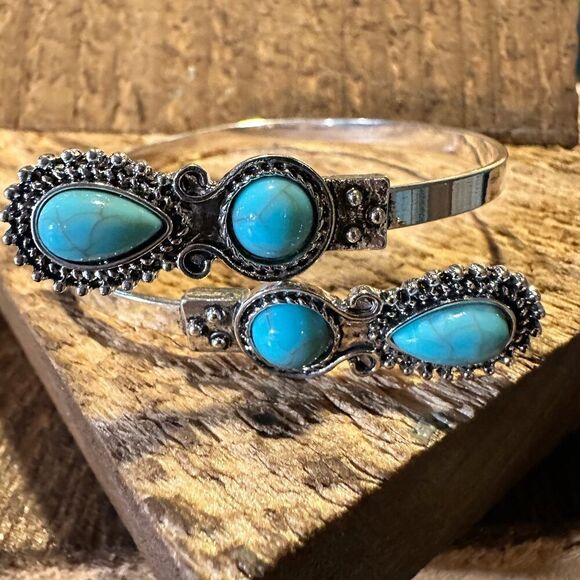 Boho Vintage Southwestern Cowgirl Cuff Bracelet, Turquoise Stone, Gift Box - Picture 1 of 7